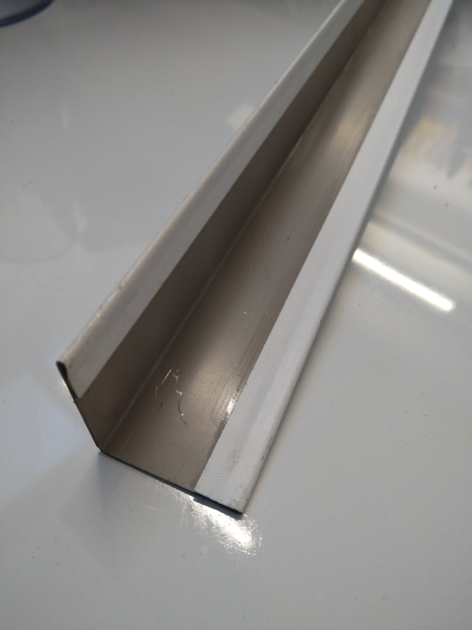 Coldstore Flashing External Angle In White Foodsafe Metal in 2.4m lengths